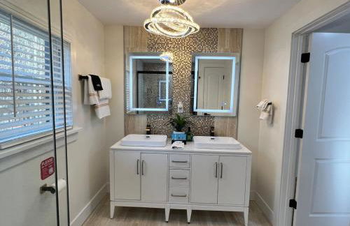 Catskills Escape Hot Tub Massage Chairs & Games - Foto 12