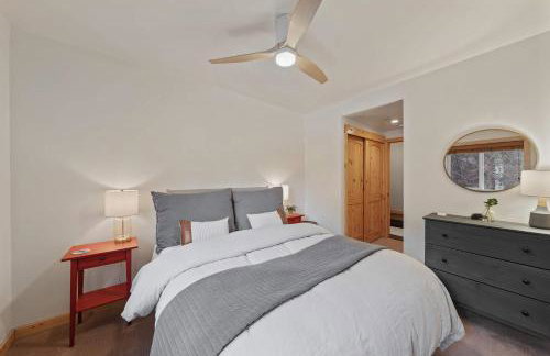 Mountain Retreat - Sleeps 7 - Canoe - Fireplace - Foto 32