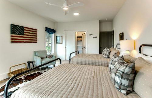 Deck and Mountain Views Black Chalet in Glenville - Foto 16