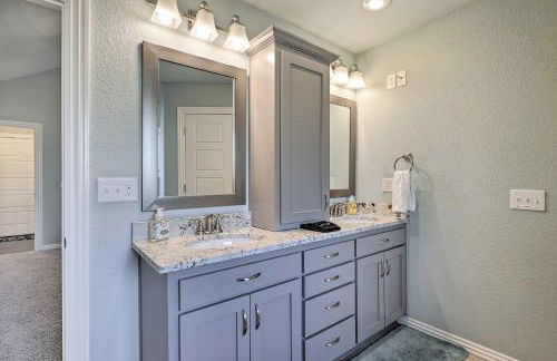 Near Hiking and Biking Convenient Home in Rogers! - Foto 13