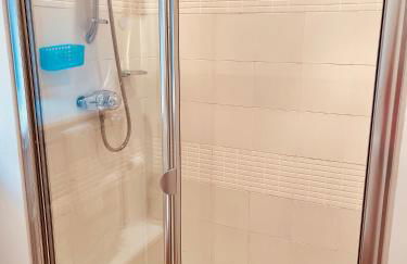 Beautiful spacious old schoolhouse with stunning sea views and beach nearby - Foto 19