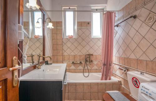 Achilleas Deluxe House-Jacuzzi - BBQ - Foto 12