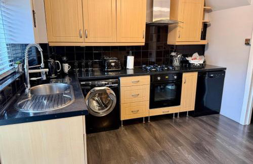 Stylish 3-Bed Family Pet-Friendly Home with Garden - Foto 24