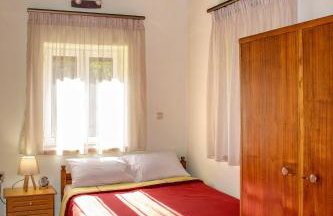 Dual House In Methydrio - Photo 27