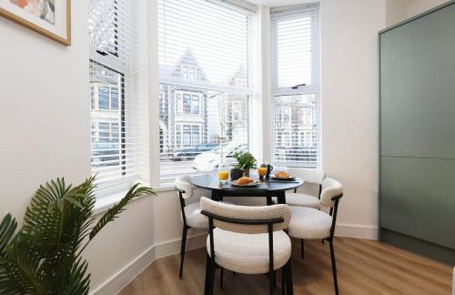 The Cosy Corner – Modern 2-Bed - Photo 2