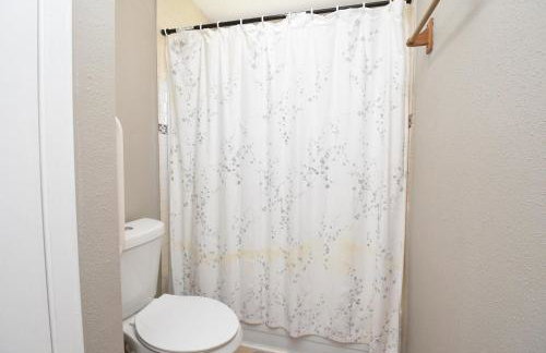 10 Minutes from IAH and Mall, Newly Rehabbed - Foto 23