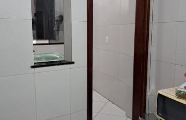 Dois quartos Cozinha completa Wi Fi Self check in com senha Central e perto de tudo a 4,4Km da Rodoviária e 15,4Km do Aeroporto Apartamento 101 - Foto 11