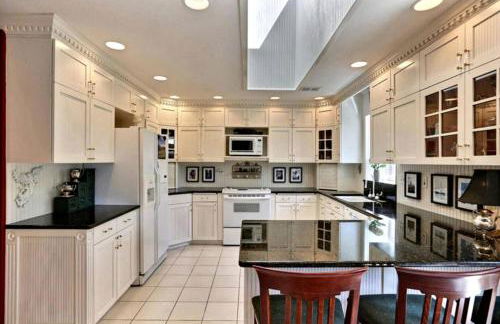 Four-Bedroom Luxury Vacation Rental on 80 Private Acres near Granite Peak, Wisconsin - Foto 3