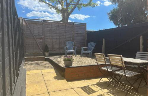 Stylish Caversham Town-House Free Parking & Garden - Photo 29