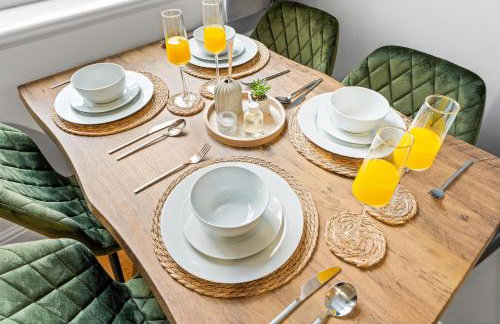 Comfortable 4 Bed Home - Free Parking & Fast WiFi - Foto 66