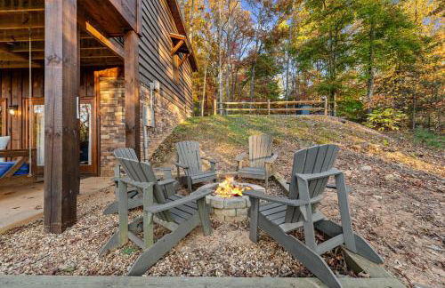 Chardonnay Chalet - Luxe Modern Chalet - Hot Tub, Wi-Fi, Fire Pit, Game Room, Amazing Deck - 15 min to Blue Ridge - Foto 57