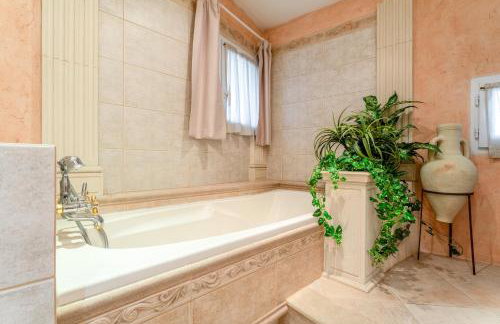 Lucciano Village House, Sleeps 6 - Foto 13