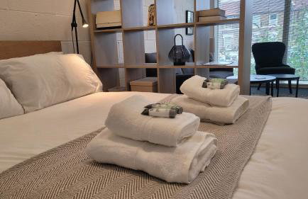 Sunny and spacious studio near the station - Photo 10