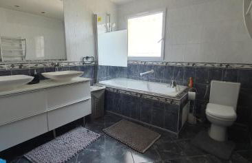 COQUELICOT - Spacieuse maison 172m2 - 4 chambres - Parking Privé & Wifi Gratuit - Foto 18