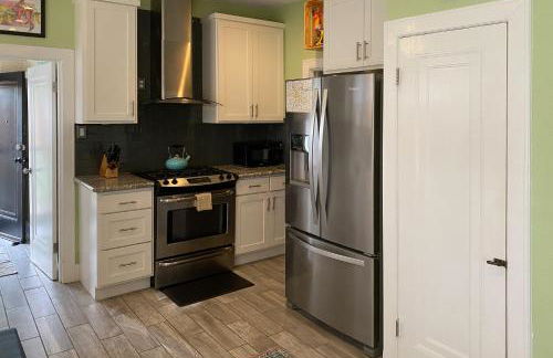 Charming home with pool, enclosed yard, patio & great Woodlawn Lake location - Foto 17