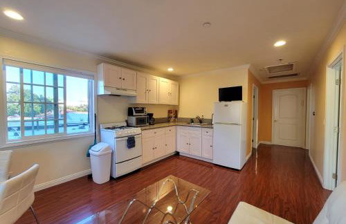 3 bedroom apartment by the MrC Hotel and 5 minutes to Rodeo Drive WiFi TV Patio walk to restaurants - Foto 3