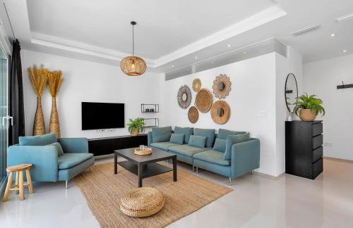 Newly Built Apartment with Direct Pool Access - Photo 15