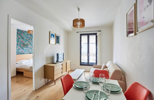 New Apartment Boulogne Facing the "passage" - Photo 1