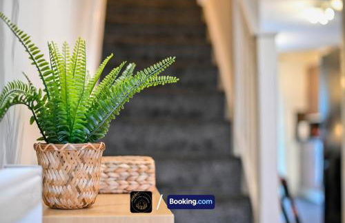 Cosy 4-Bed House l Garden l Free Parking l WiFi l Specious l Hosted by The Cosy Corner Nationwide - Foto 26