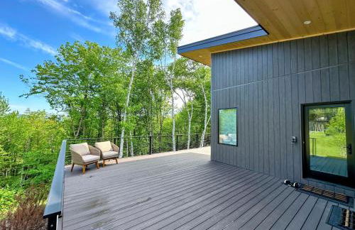 1B Contemporary cabin in magnificent setting, luxury and comfort, hot tub, AC! - Foto 41