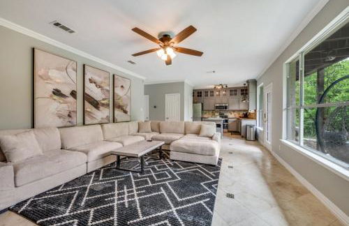 Lakefront Oasis King BDGame RoomLake Access - Foto 1