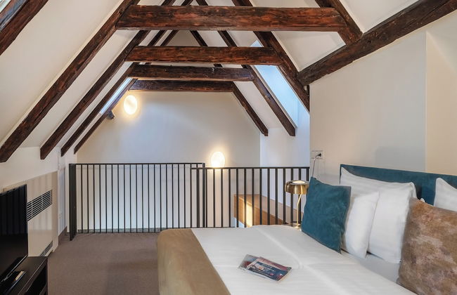 Golden Angel Suites by Adrez Living - Photo 30