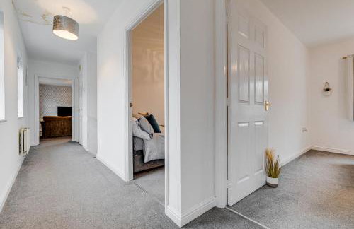 Modern 2-BR Home WiFi plus Parking - Photo 20