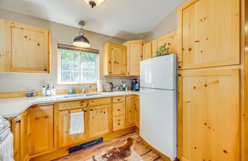 Cabin in Eleven Mile Village with Patio and Gas Grill! - Foto 8