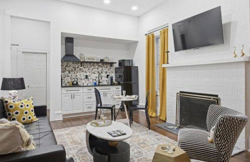 The Raven - 2nd Floor South Wing - Photo 56