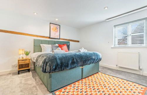 3BR Kingswood Cottage with Detached Unit - Photo 44