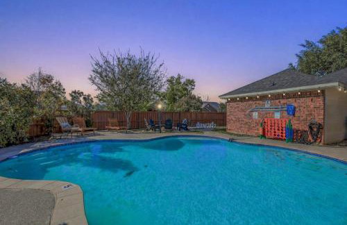 4-BD 2-BA with Backyard Pool Retreat + Game Room - Foto 37