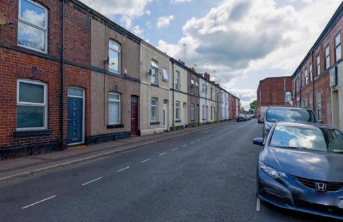 Modern 2 Bedroom House with 2 Ensuite and Free Parking - Photo 26