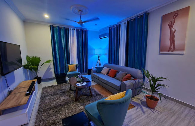 EmpireLux Middle Floor - Photo 13