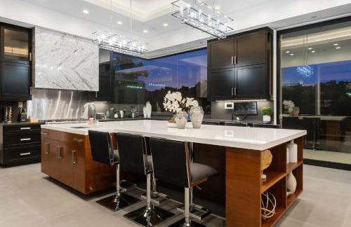 Ultra Luxury 5BR Beverly Hills Estate with Private Pool Spa and Canyon Views - Foto 29