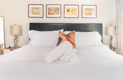 King Bed & Fenced Yard - Floyd's Freedom- Book Now! - Foto 9