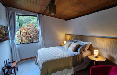 Chalé da Cachoeira - Cachoeira particular dentro da hospedagem - Foto 42