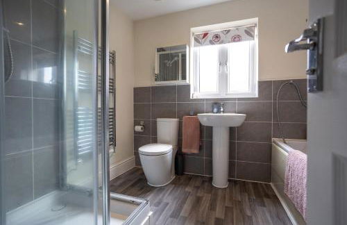 Boyton House Sleeps 14 Long Stays Parking Wi-Fi - Foto 34