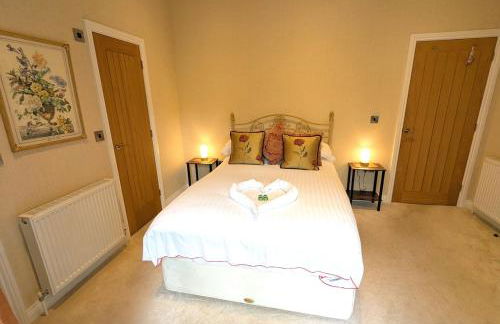 Hot Tub, Lake View, Peaceful Woodland Retreat - Photo 9