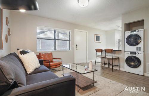 Spacious 2 Apt Combo Sleeps 12 Pool and Pets - Photo 10