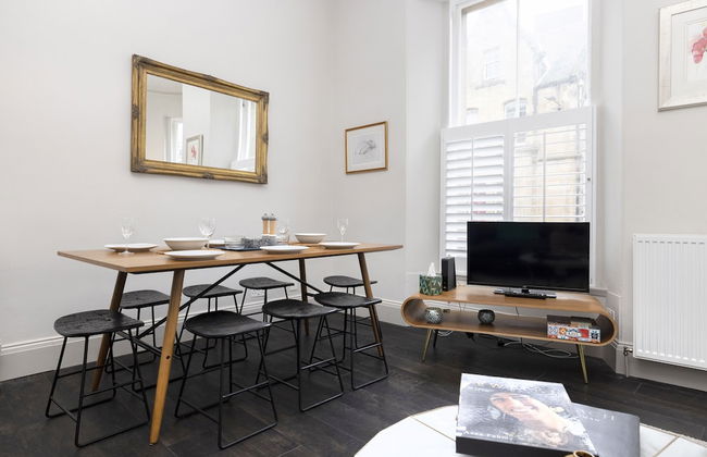 JOIVY Iconic Cockburn Street 4 Bedroom Apartment: Heart of Old Town - Foto 96