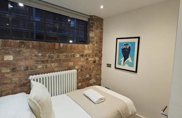 High End Luxury Townhouse in JQ, 4 Bedrooms, Flat screen TV in all rooms, Free Parking, Near Birmingham City Centre DEPOSIT REQUIRED - Foto 5