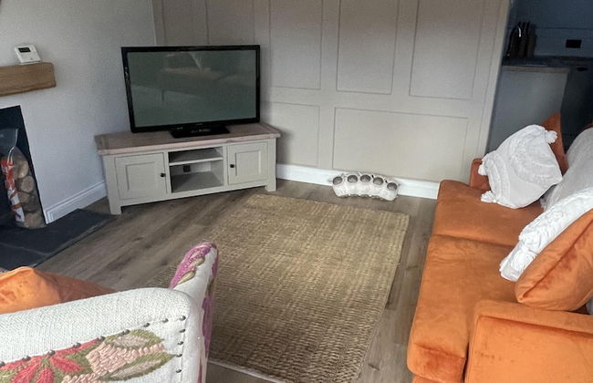 Charming 1-bed Cottage in Brynmenyn - Foto 4