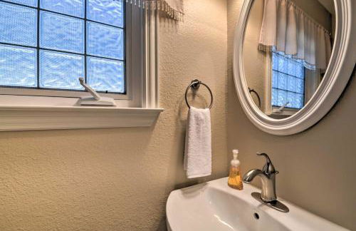 Spacious Granbury Home with Lakefront Outdoor Oasis! - Foto 12