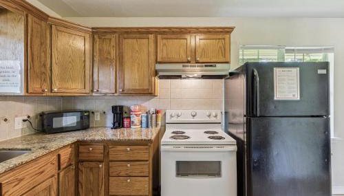 2BR Apt 5 mins OKC Zoo Monthly 20 Off #TA - Foto 4, stove