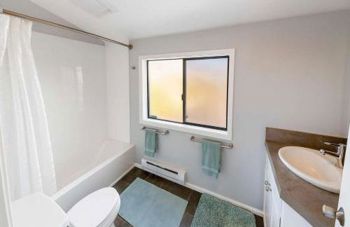 Seaside Elegance Oceanfront Escape with 3 Suites - Foto 20