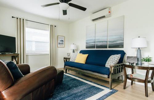 New & Blue - 2 blocks to the beach - Photo 3