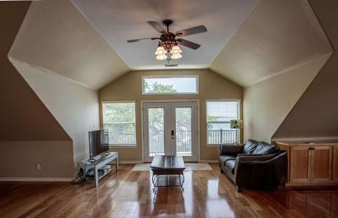 Lakefront 6BR Retreat w Dock & Game Room - Foto 39