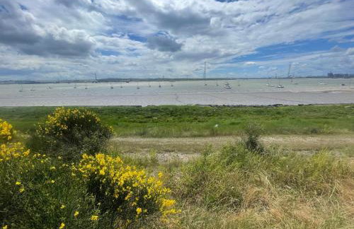 Cosy Flat behind a CreekBeach in Grays - Foto 8