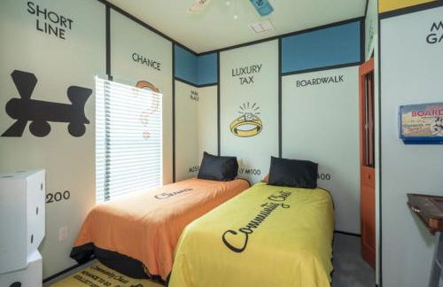 Lakefront Mansion on 10 Acres - Sleeps 15-45 - Foto 71