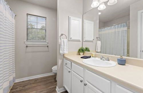 Cozy 2BR Comfort Near Texas A&M • EV-Friendly - Foto 1